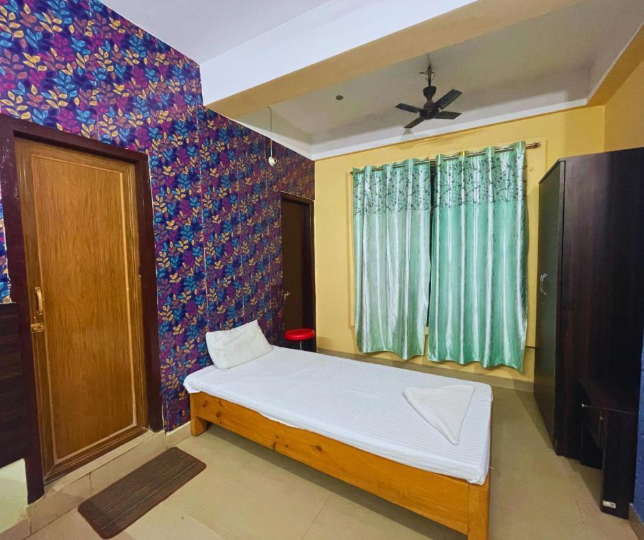 Отель H K Residency Near Kalakshetra Гувахати Экстерьер фото